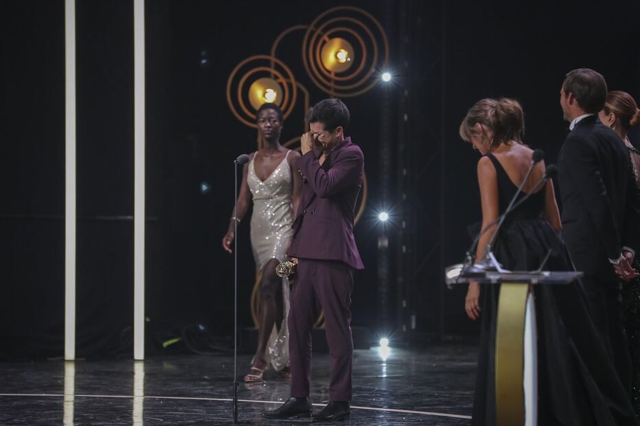 Ivo Lucas em lágrimas nos Globos de Ouro