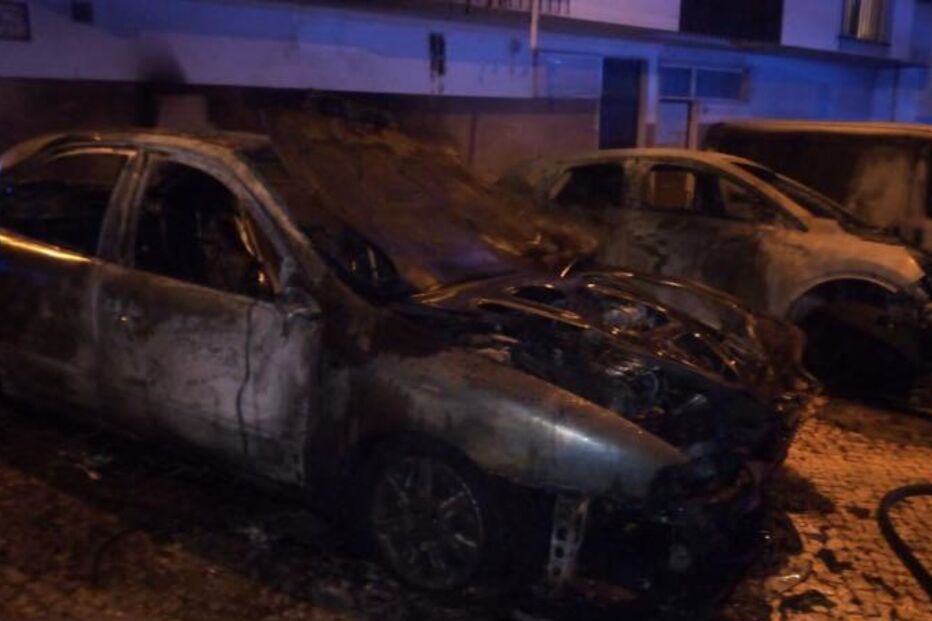 Viaturas incendiadas