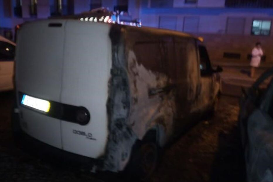 Viaturas incendiadas