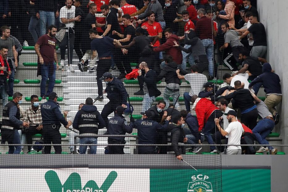 hooligans, futebol, adeptos, violência 