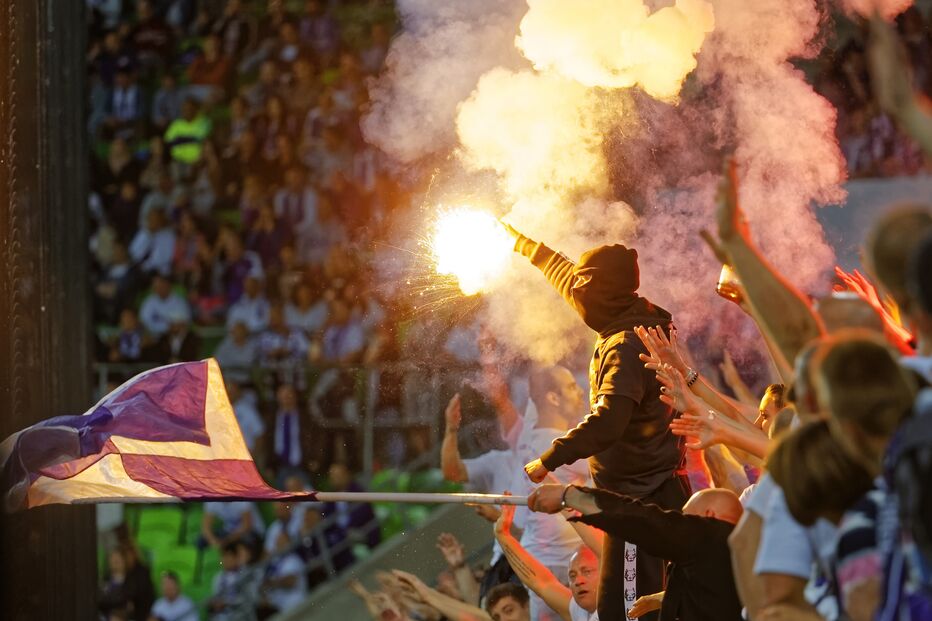 Uso de pirotecnia nos estádios vai ser punido com pena de prisão até cinco anos