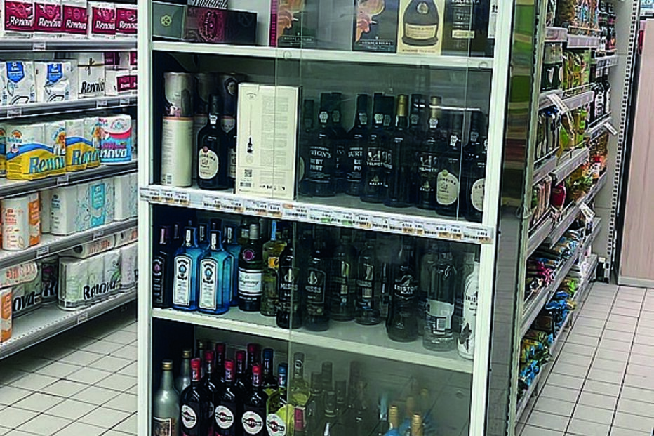 Levaram ainda bebidas alcoólicas