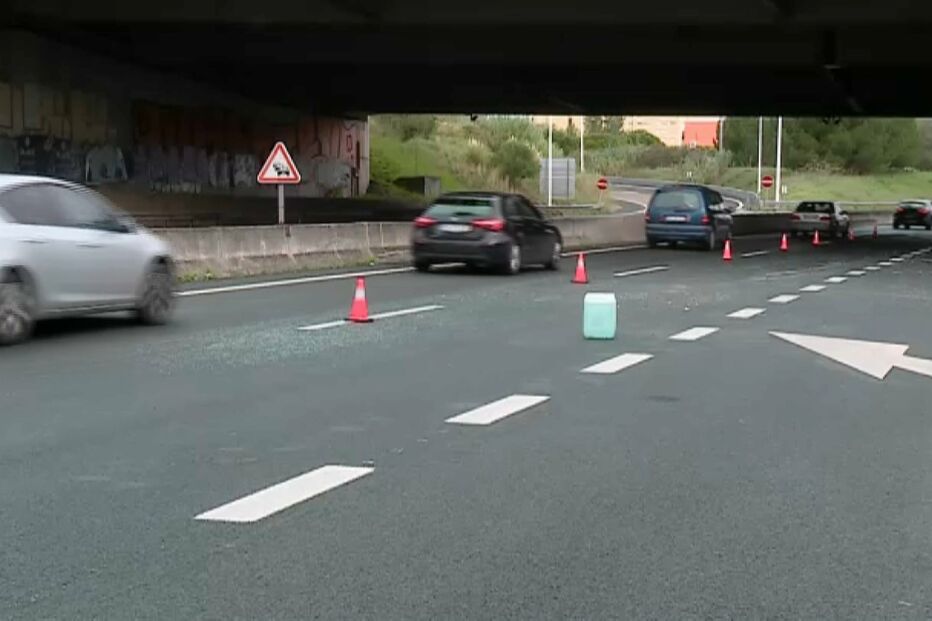 Colisão entre autocarro e camião na IC2 em Moscavide condiciona trânsito