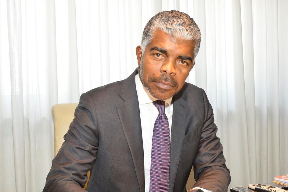 Ministro dos Transportes Angolano 