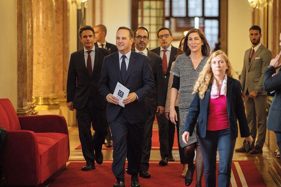 Orçamento de Estado, Finanças, Função Pública, Fernando Medina, PCP, Paula Santos, Governo