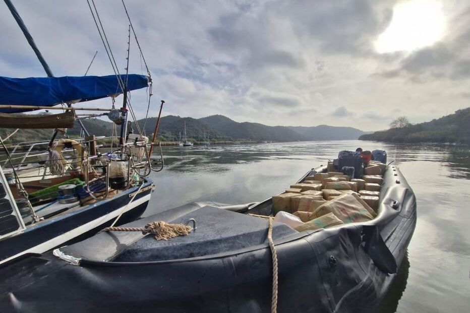 Colisão entre lancha carregada de haxixe e embarcação da GNR durante perseguição faz um ferido grave