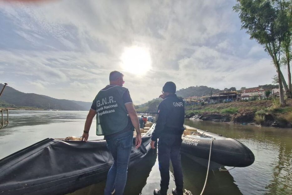 Colisão entre lancha carregada de haxixe e embarcação da GNR durante perseguição faz um ferido grave