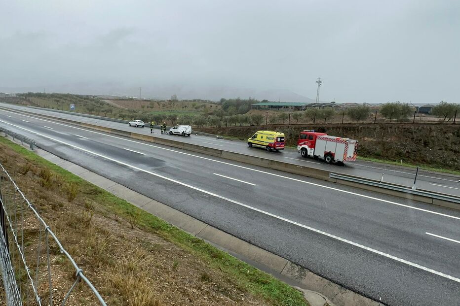 Homem fica ferido em despiste de carro na A4 no sentido Mirandela-Porto