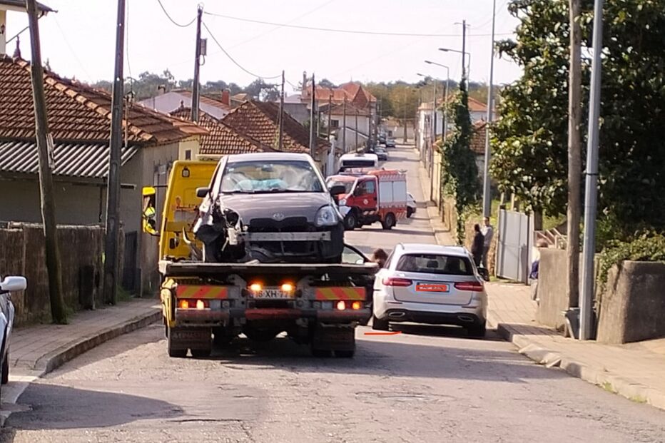 Colisão entre dois carros fere jovem de 22 anos em Espinho 