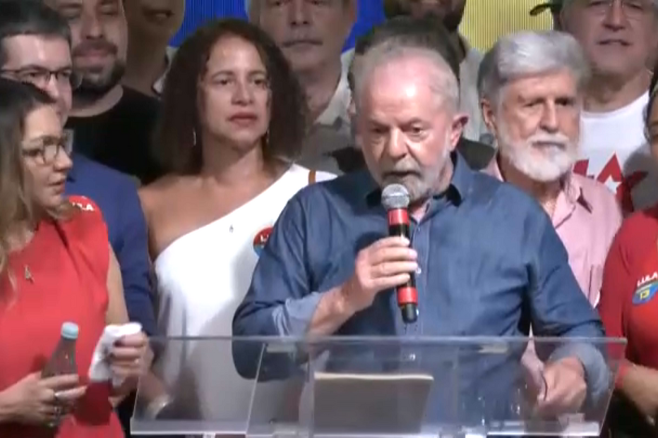 Lula da Silva eleito por margem mínima presidente do Brasil pela terceira vez