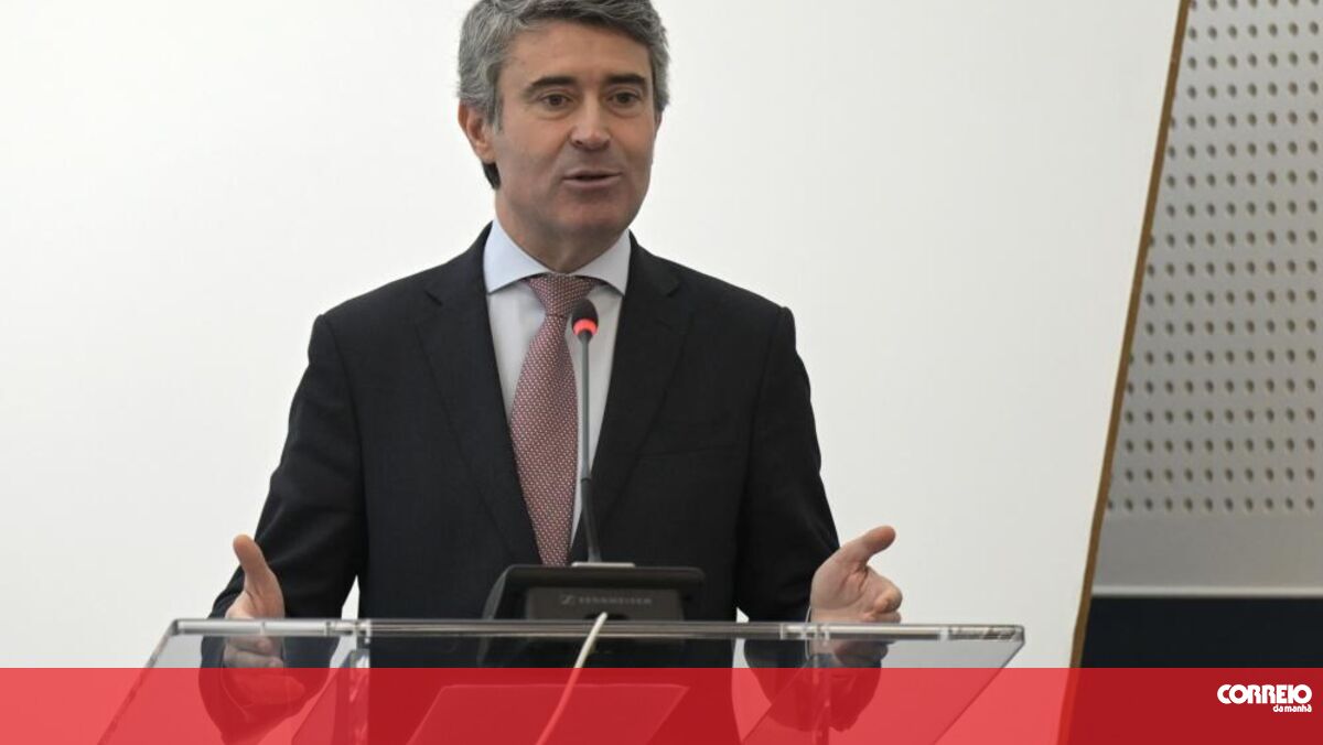 José Luís Carneiro defende reforma da justiça, acordos na saúde e  privatização da TAP sem pressa - Expresso