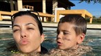 Kourtney Kardashian revela que guardou trança de cabelo do filho e que a "cheira frequentemente"
