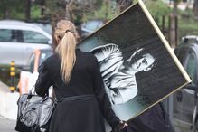 Familiares e amigos no funeral do DJ Eddie Ferrer