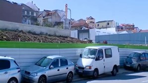 Mais um autocarro da Carris apedrejado em Lisboa - Vídeos - Correio da Manhã