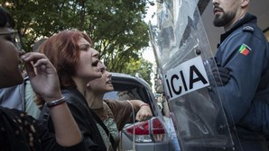 Manifestantes pelo clima invadem Ordem dos Contabilistas em Lisboa