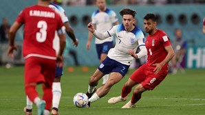 Jogo entre Irão-Inglaterra marcado por protestos das duas seleções