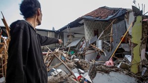 Sismo na Indonésia faz pelo menos 162 de vítimas