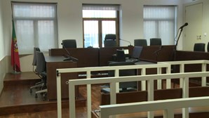 Tribunal de Leiria adia julgamento de alegados homicidas de jovem em Martingança