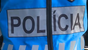 Homem detido por violência doméstica e roubo em Faro
