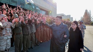 Líder da Coreia de Norte promete força estratégica nuclear "mais poderosa do mundo"