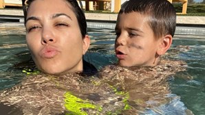 Kourtney Kardashian revela que guardou trança de cabelo do filho e que a "cheira frequentemente"