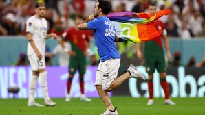 Adepto que invadiu relvado na partida entre Portugal e Uruguai 'banido' dos jogos no Qatar
