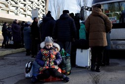 Habitantes de Kherson deixam a cidade por falta de condições 