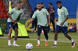 Gabriel Jesus, Neymar e Fred em momento descontraído do treino de ontem da seleção do Brasil