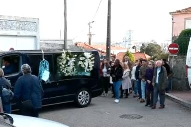 Centenas de pessoas juntam-se na igreja de Coimbrões no adeus a Gabriel