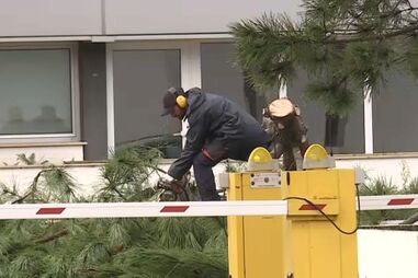 Mini-tornado provoca danos numa fábrica na Marinha Grande