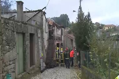 "Ainda pediu ajuda": Cadáver de idosa encontrado carbonizado na varanda após incêndio em Vila Real