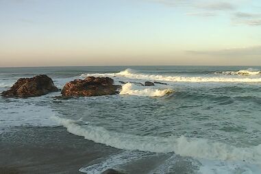 Praia das Pedras Amarelas