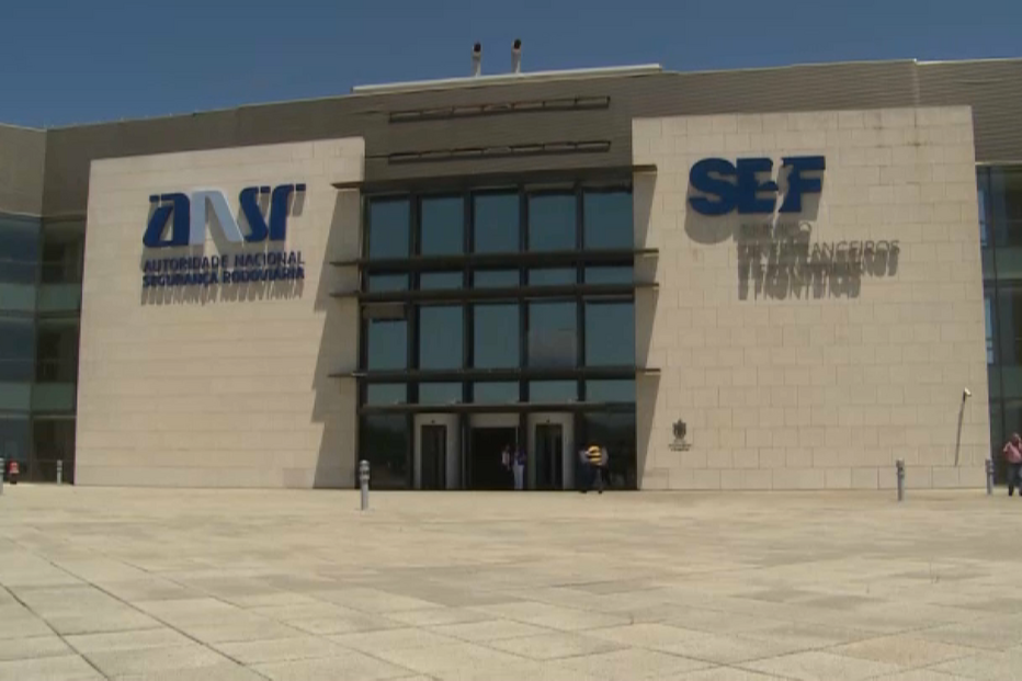 Funcionário do SEF aliciado com sexo para emitir vistos