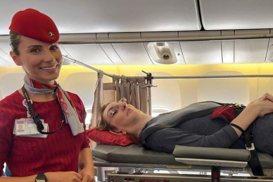 Mulher mais alta do mundo viaja pela primeira vez de avião