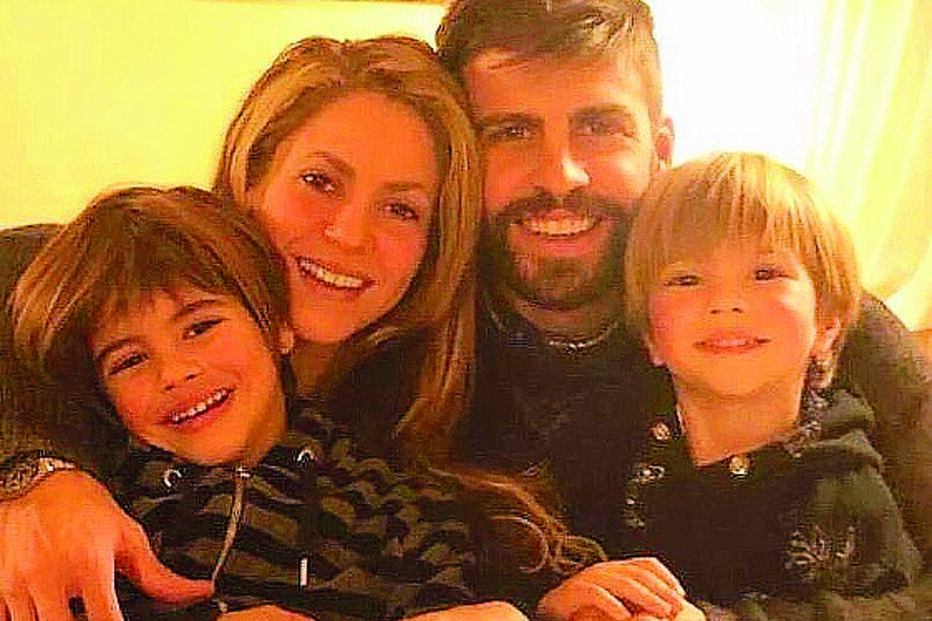 O ex-casal e os filhos, Sasha e Milán