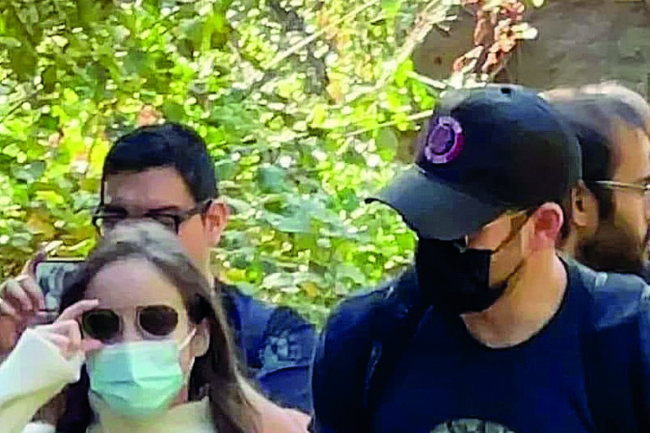 Atores tentaram passar  despercebidos durante o passeio