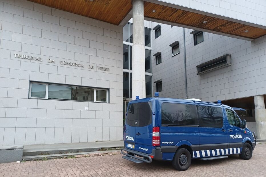 'Não sou nenhum ladrão': Homem paga 500 euros a juiz por furtar galinha