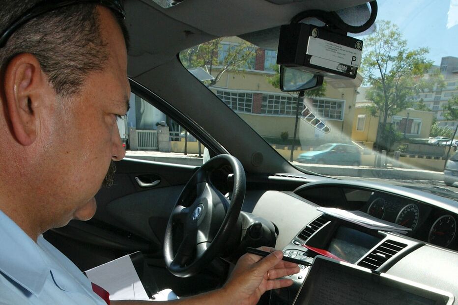 Polícia, carta de condução, multas