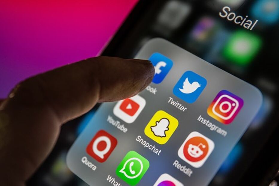 Redes Sociais, Telemóveis