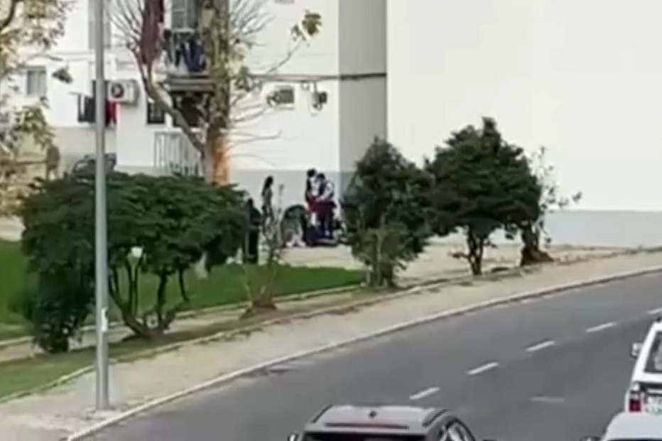 Dois militares da GNR feridos com gravidade em emboscada num bairro social da Moita