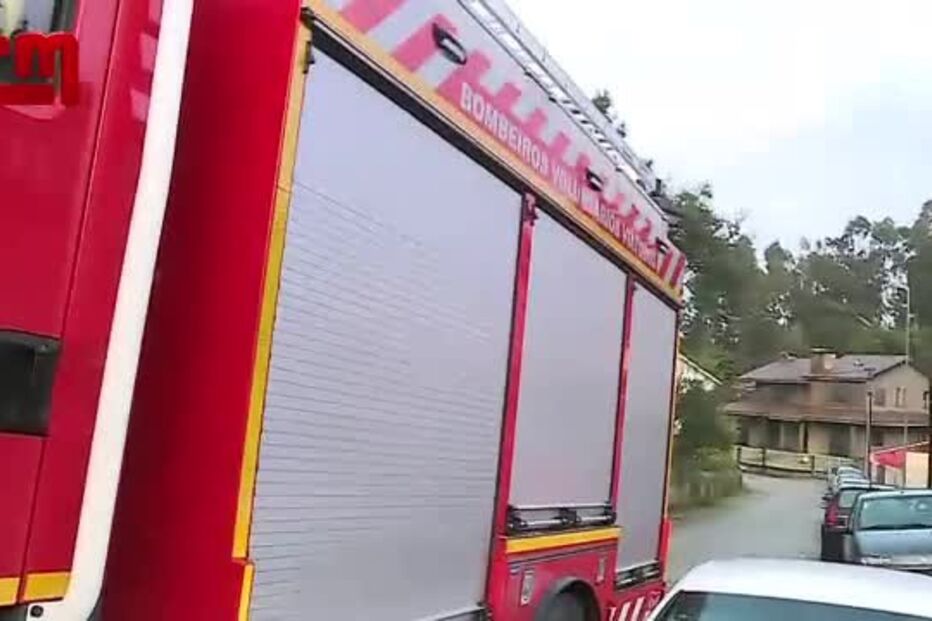 CHEGA OUTRO CARRO DE BOMBEIROS ESPOSENDE_pintar