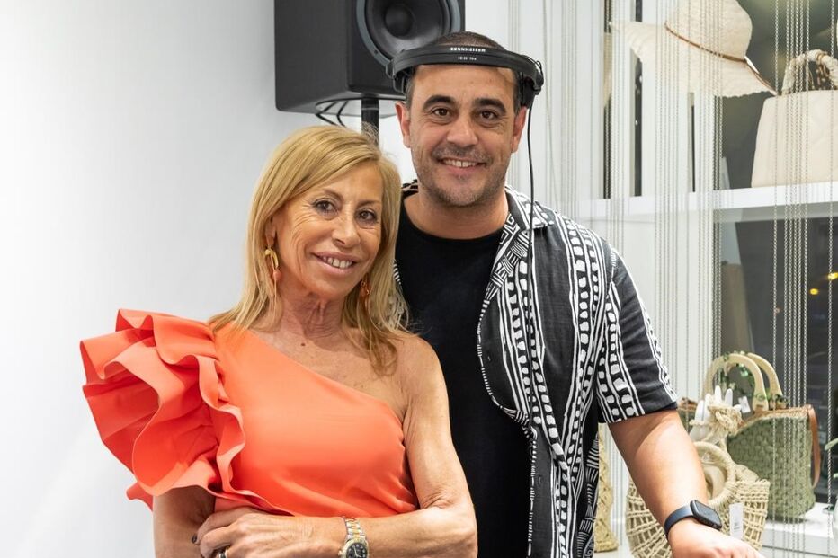 Zulmira Ferreira com o filho, o DJ Eddie Ferrer