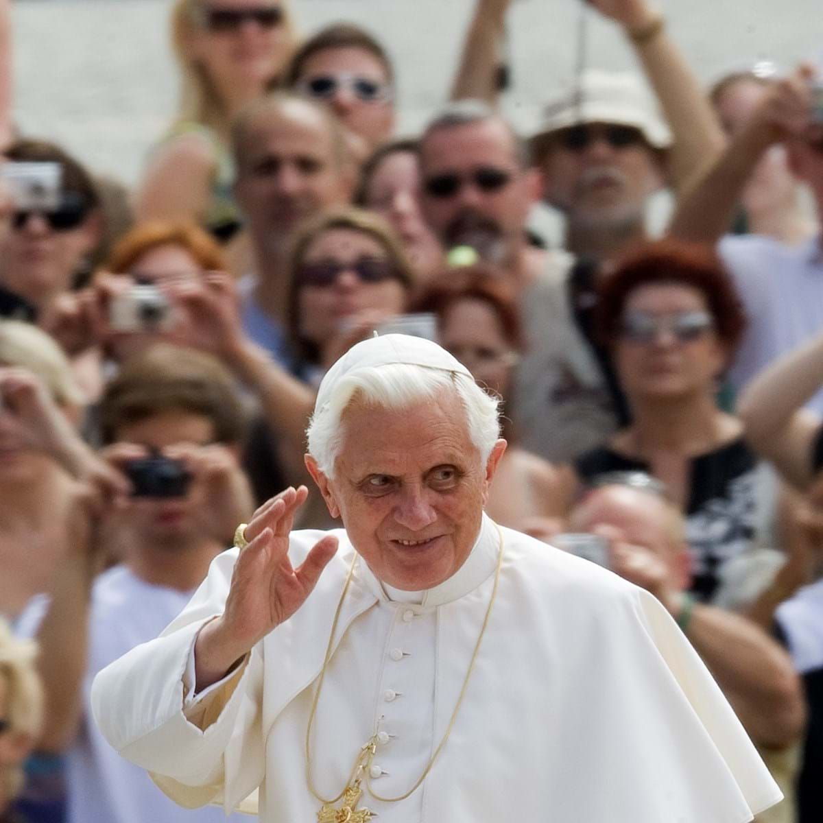 Em celebração no Vaticano, Papa expressa gratidão a Bento XVI