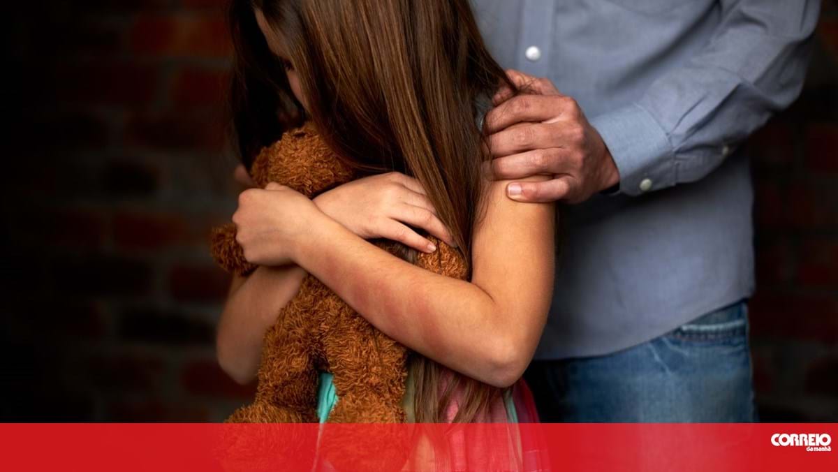 CPCJ deixa menina de sete anos aos cuidados de tio pedófilo. Criança foi abusada 360 vezes em dois anos – Cm ao Minuto