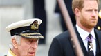 "Eu não sou um banco": Rei Carlos III recusa atender telefonemas do filho Harry