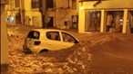 Mulher de 55 anos morre em cave inundada pela chuva em Algés. Marido foi resgatado