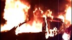 Carro e ambulância ardem no acesso ao IC2 em Coimbra