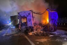 Incêndio consome camião e deixa condutor ferido na A1 em Santa Maria da Feira