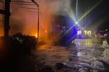 Incêndio consome camião e deixa condutor ferido na A1 em Santa Maria da Feira