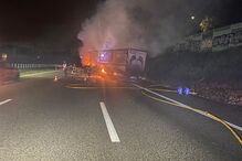 Incêndio consome camião e deixa condutor ferido na A1 em Santa Maria da Feira